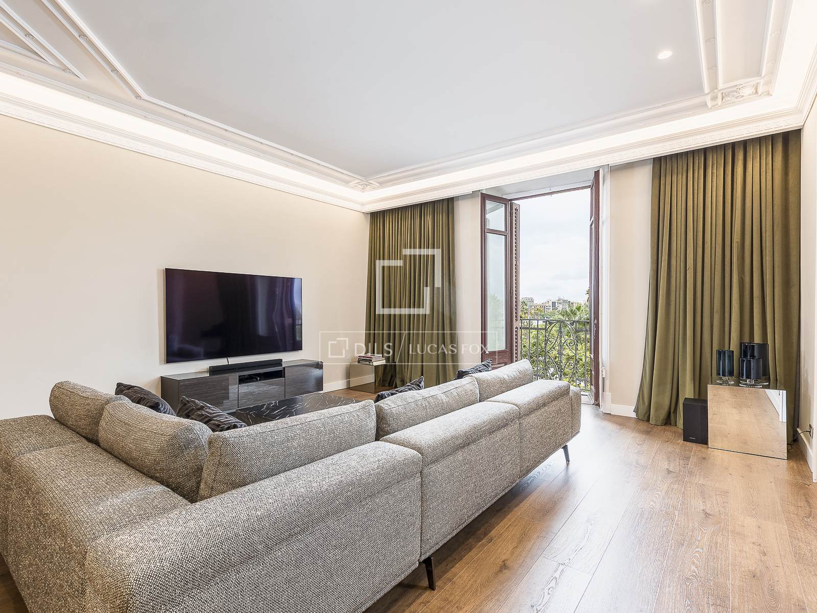 Apartment in Barcelona, Spain 2 bedrooms, 113 sq.m. No. 192706