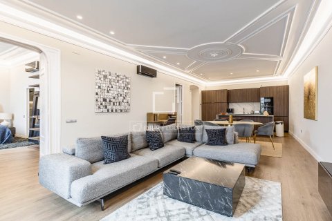 Apartment in Barcelona, Spain 2 bedrooms, 113 sq.m. No. 192706