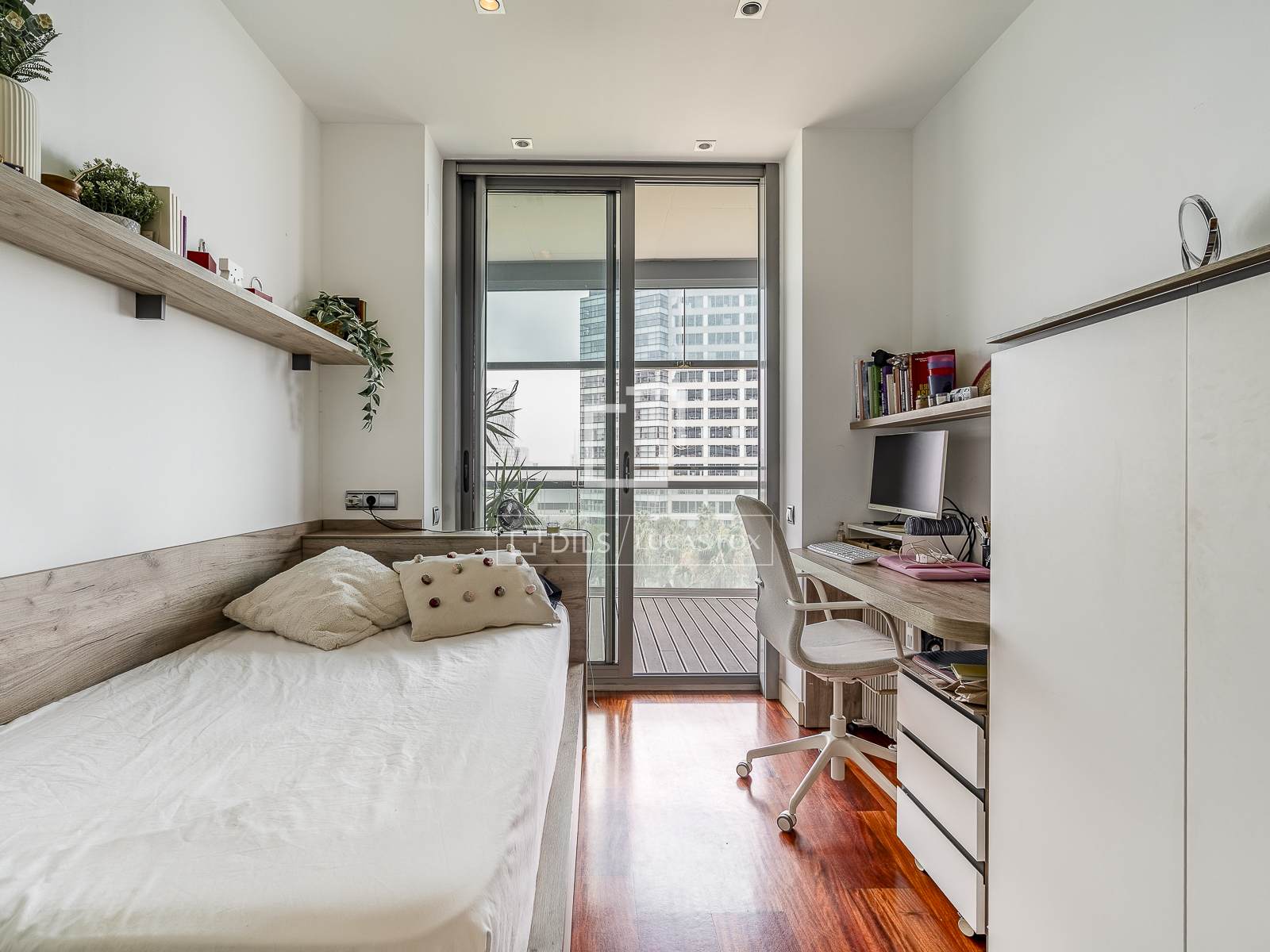 Dzīvoklis Barcelona, Spānijā 4 istabas, 133 m2 Nr. 192703