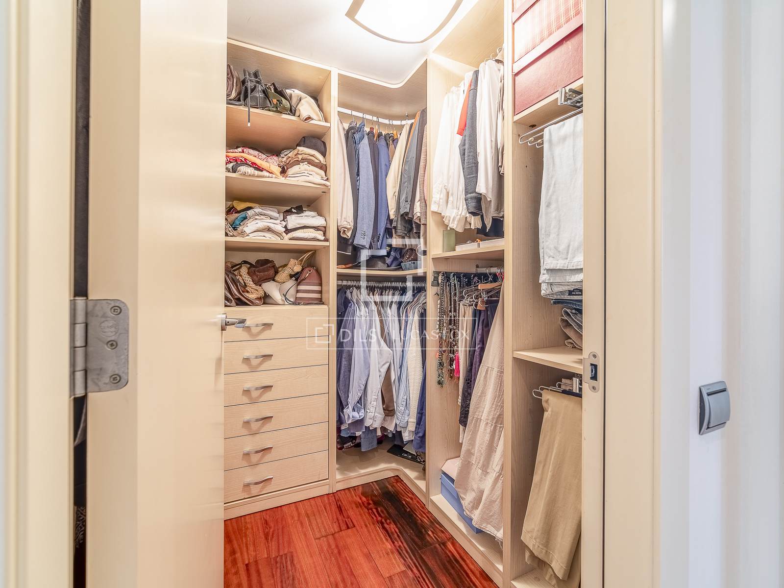 Dzīvoklis Barcelona, Spānijā 4 istabas, 133 m2 Nr. 192703