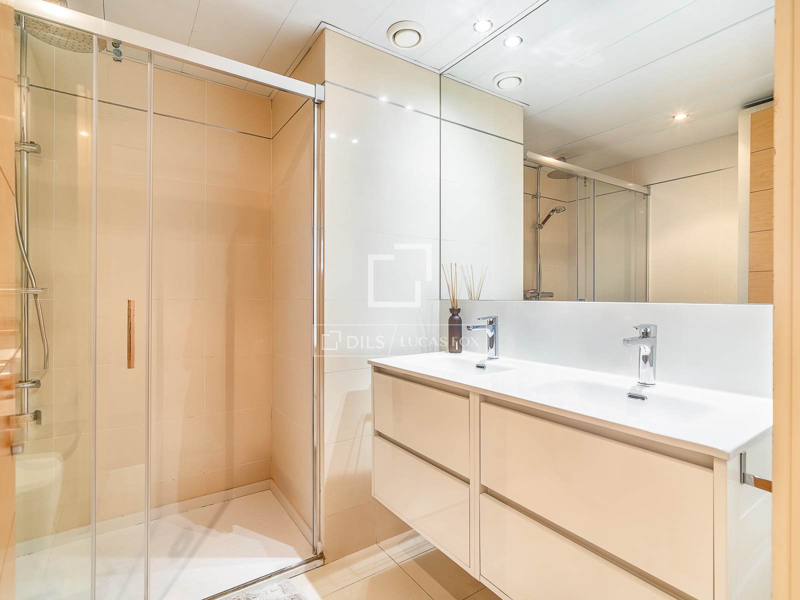 Dzīvoklis Barcelona, Spānijā 4 istabas, 133 m2 Nr. 192703