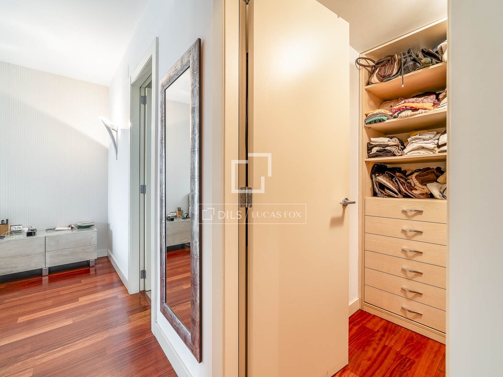 Dzīvoklis Barcelona, Spānijā 4 istabas, 133 m2 Nr. 192703