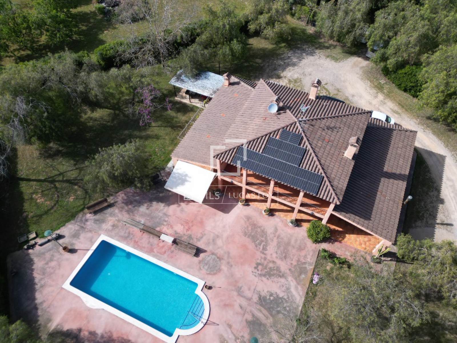 Finca in Vilanova i la Geltru, Barcelona, Spain 5 bedrooms, 248 sq.m. No. 192707