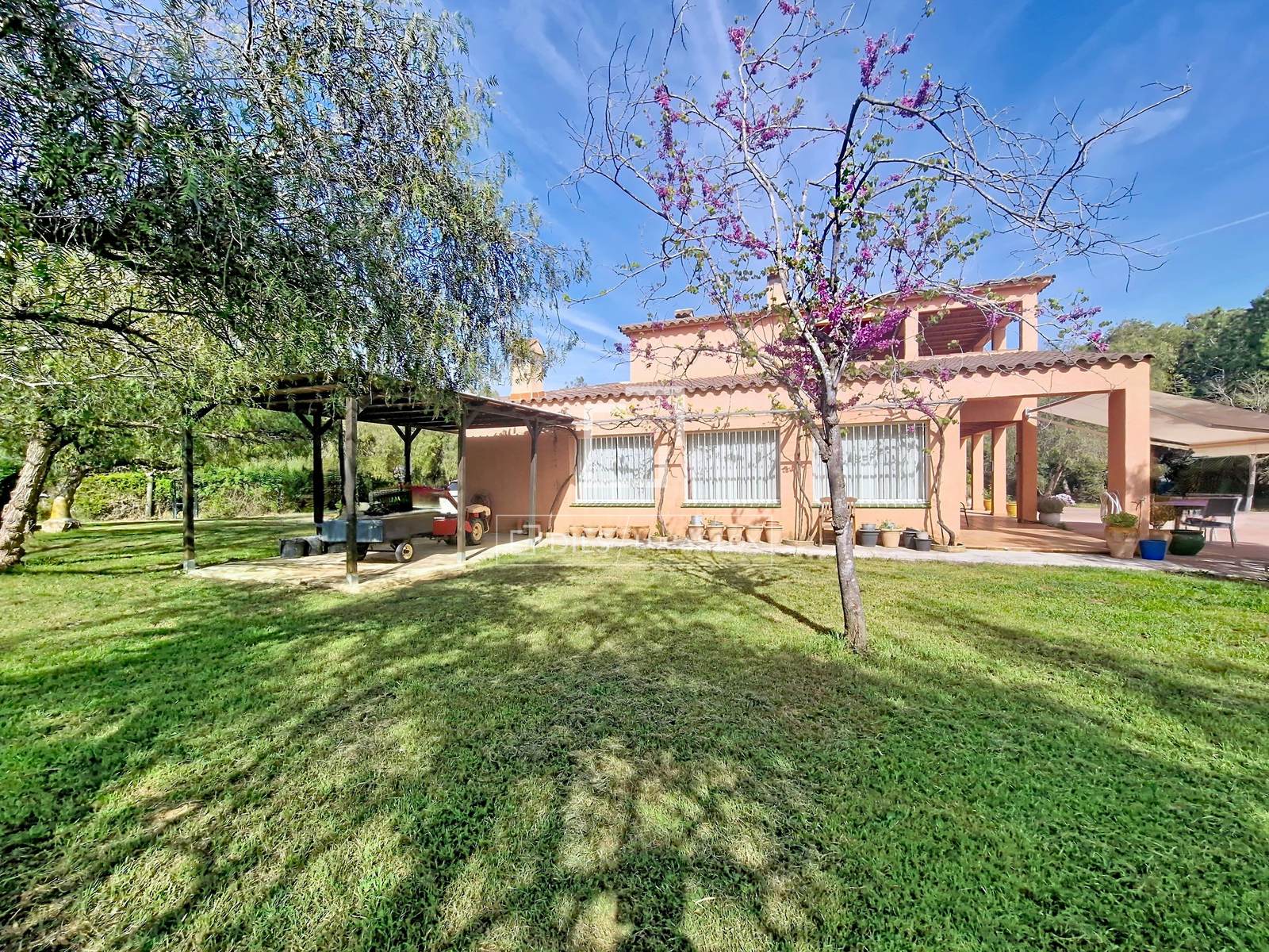 Finca in Vilanova i la Geltru, Barcelona, Spain 5 bedrooms, 248 sq.m. No. 192707