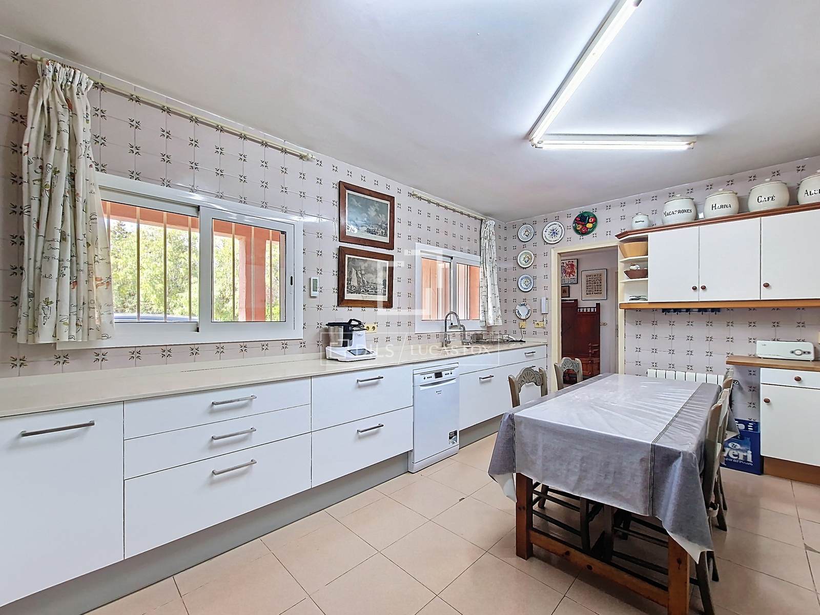 Finca in Vilanova i la Geltru, Barcelona, Spain 5 bedrooms, 248 sq.m. No. 192707