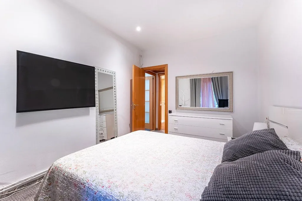 Apartment à Barcelona, Espagne 4 chambres, 95 m2 No. 141079