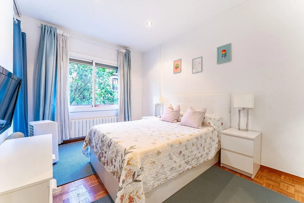 Apartment à Barcelona, Espagne 4 chambres, 95 m2 No. 141079