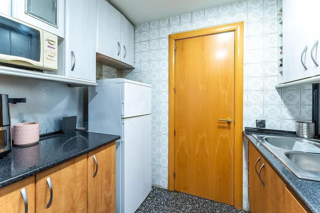 Apartment à Barcelona, Espagne 4 chambres, 95 m2 No. 141079