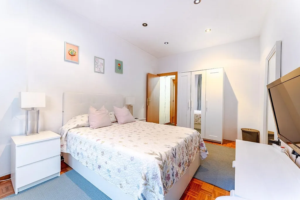 Apartment à Barcelona, Espagne 4 chambres, 95 m2 No. 141079