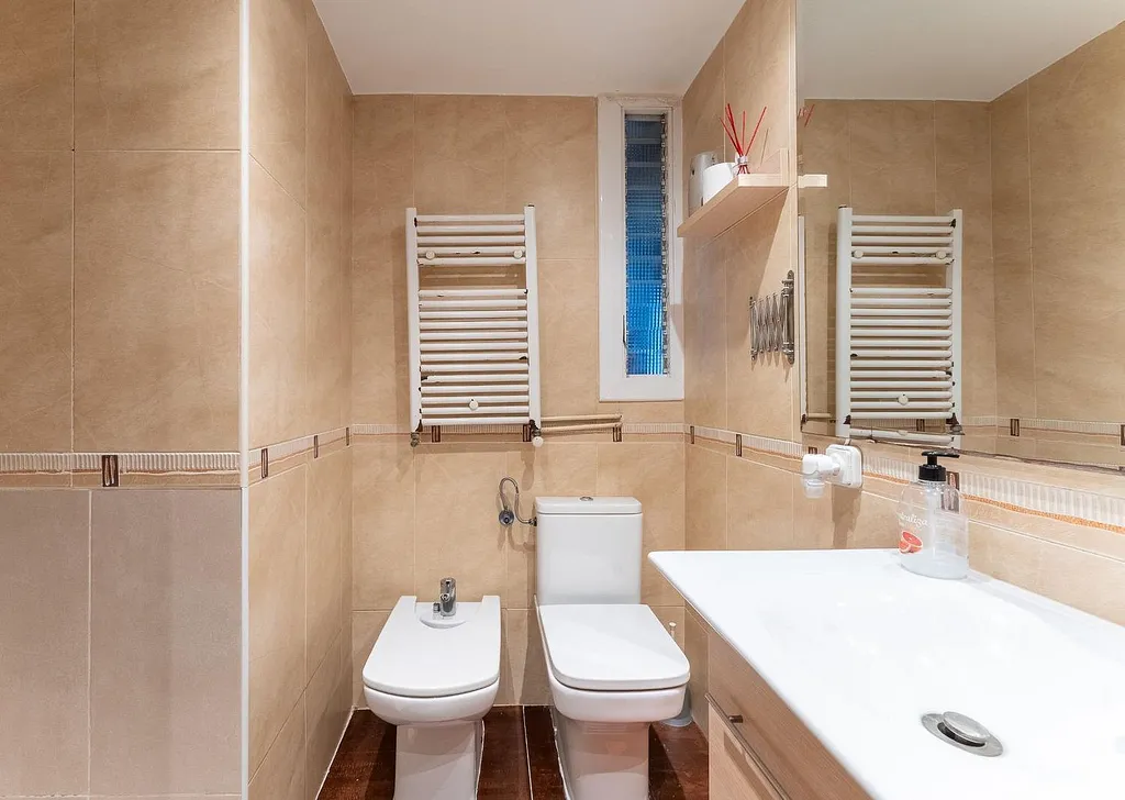 Apartment à Barcelona, Espagne 4 chambres, 95 m2 No. 141079