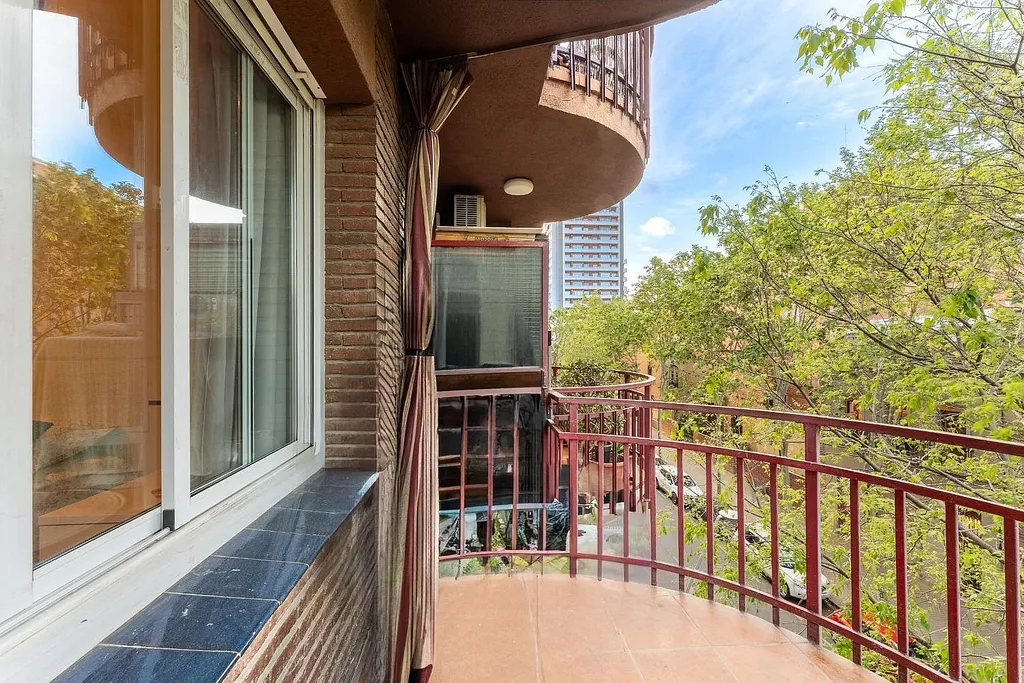 Apartment à Barcelona, Espagne 4 chambres, 95 m2 No. 141079