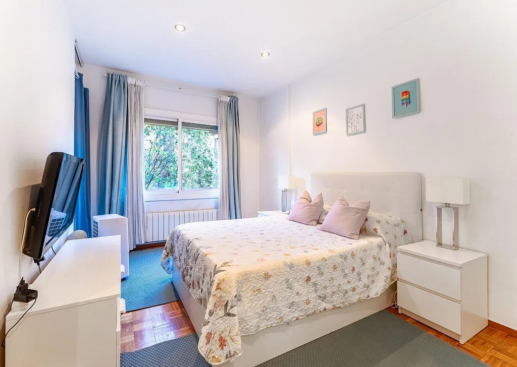 Apartment à Barcelona, Espagne 4 chambres, 95 m2 No. 141079