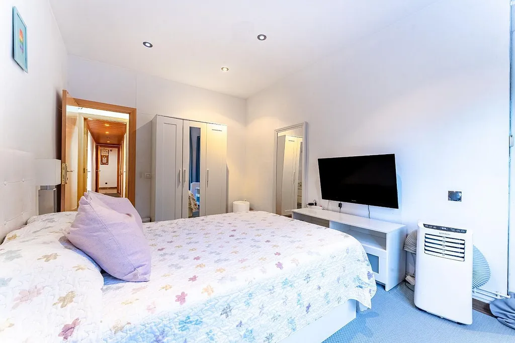 Apartment à Barcelona, Espagne 4 chambres, 95 m2 No. 141079