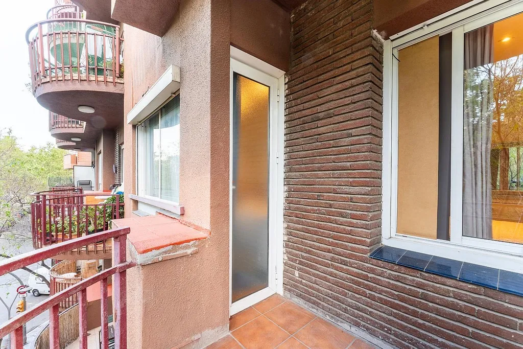 Apartment à Barcelona, Espagne 4 chambres, 95 m2 No. 141079