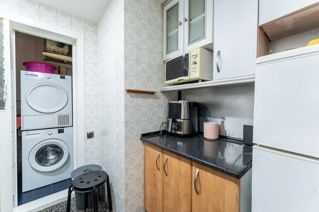 Apartment à Barcelona, Espagne 4 chambres, 95 m2 No. 141079