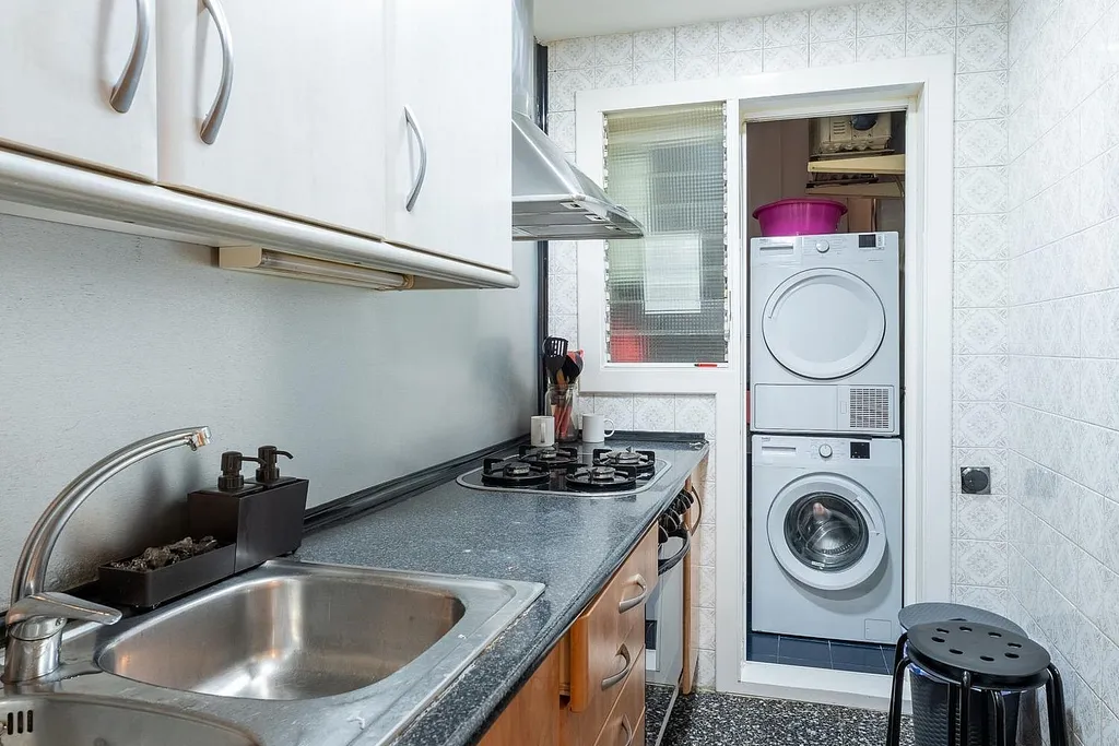 Apartment à Barcelona, Espagne 4 chambres, 95 m2 No. 141079