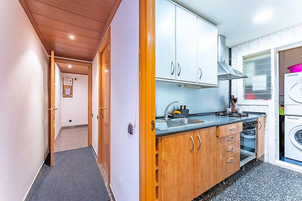Apartment à Barcelona, Espagne 4 chambres, 95 m2 No. 141079