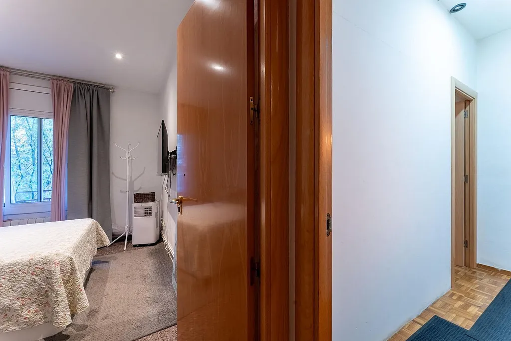 Apartment à Barcelona, Espagne 4 chambres, 95 m2 No. 141079