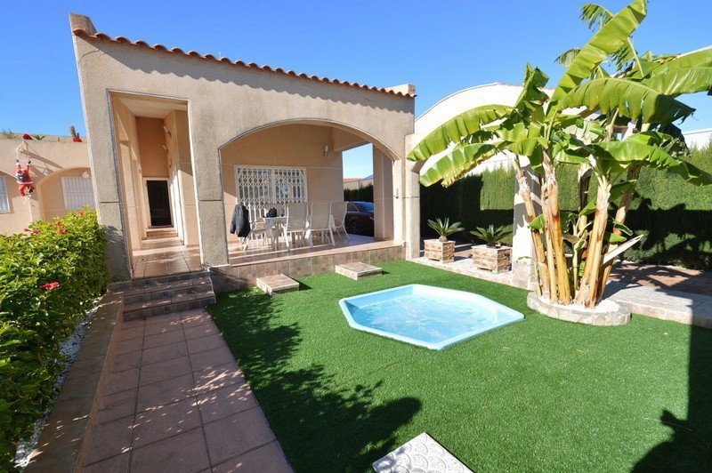 Villa i Torrevieja, Alicante, Spanien 5 sovrum, 490 kvm. Nr. 80159