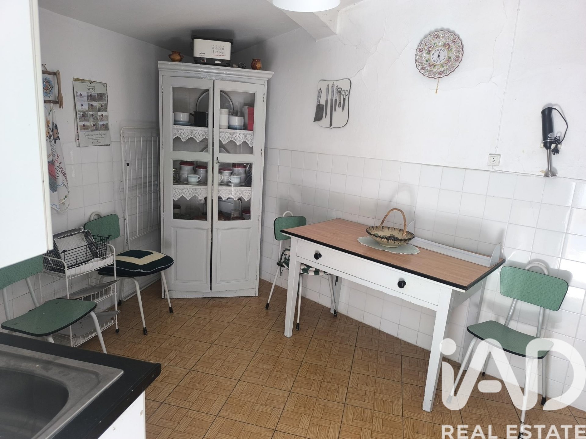 Villa i Nava del Rey, Valladolid, Spanien 6 sovrum, 354 kvm. Nr. 184846