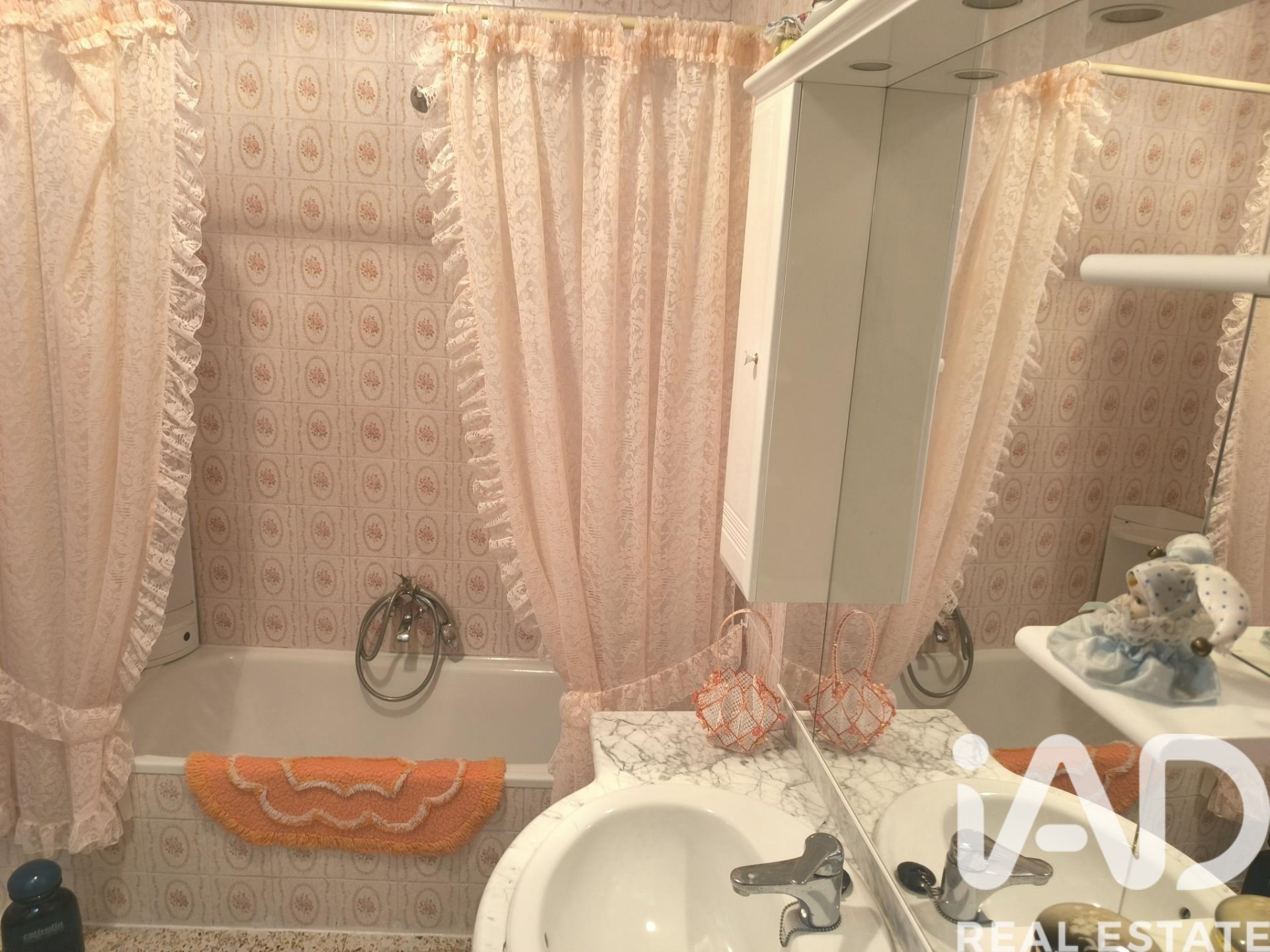 Villa i Nava del Rey, Valladolid, Spanien 6 sovrum, 354 kvm. Nr. 184846