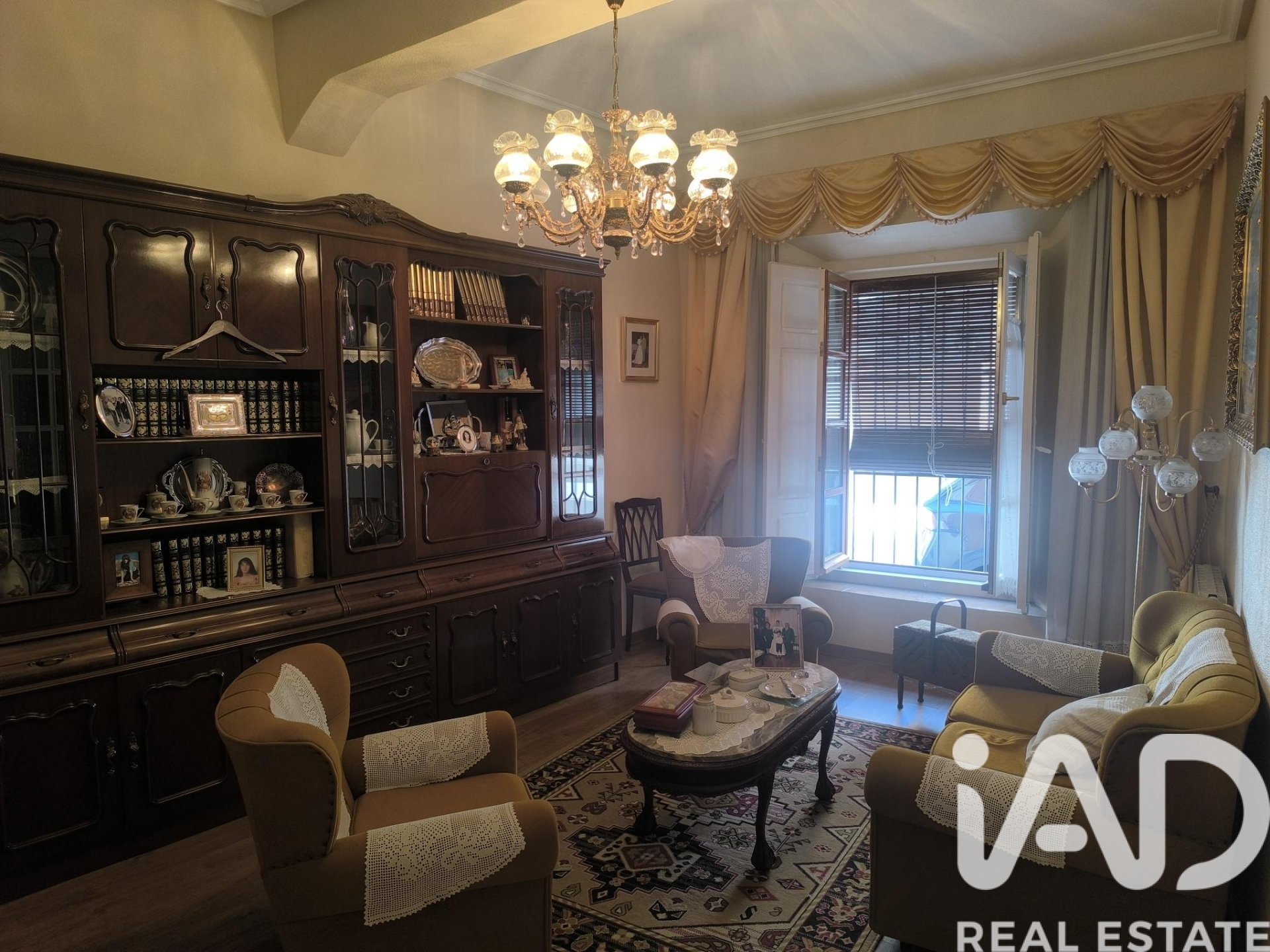 Villa i Nava del Rey, Valladolid, Spanien 6 sovrum, 354 kvm. Nr. 184846