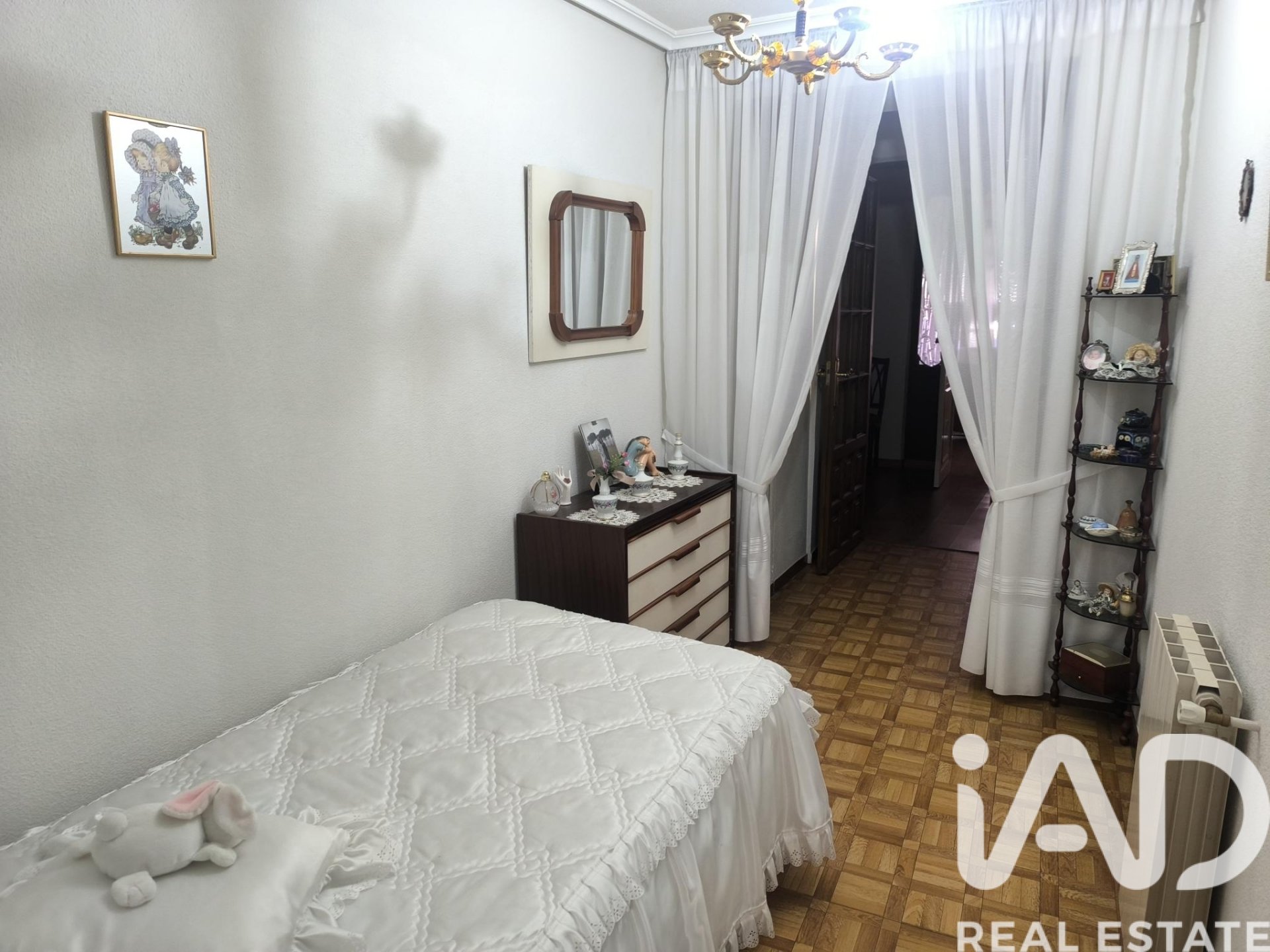 Villa i Nava del Rey, Valladolid, Spanien 6 sovrum, 354 kvm. Nr. 184846