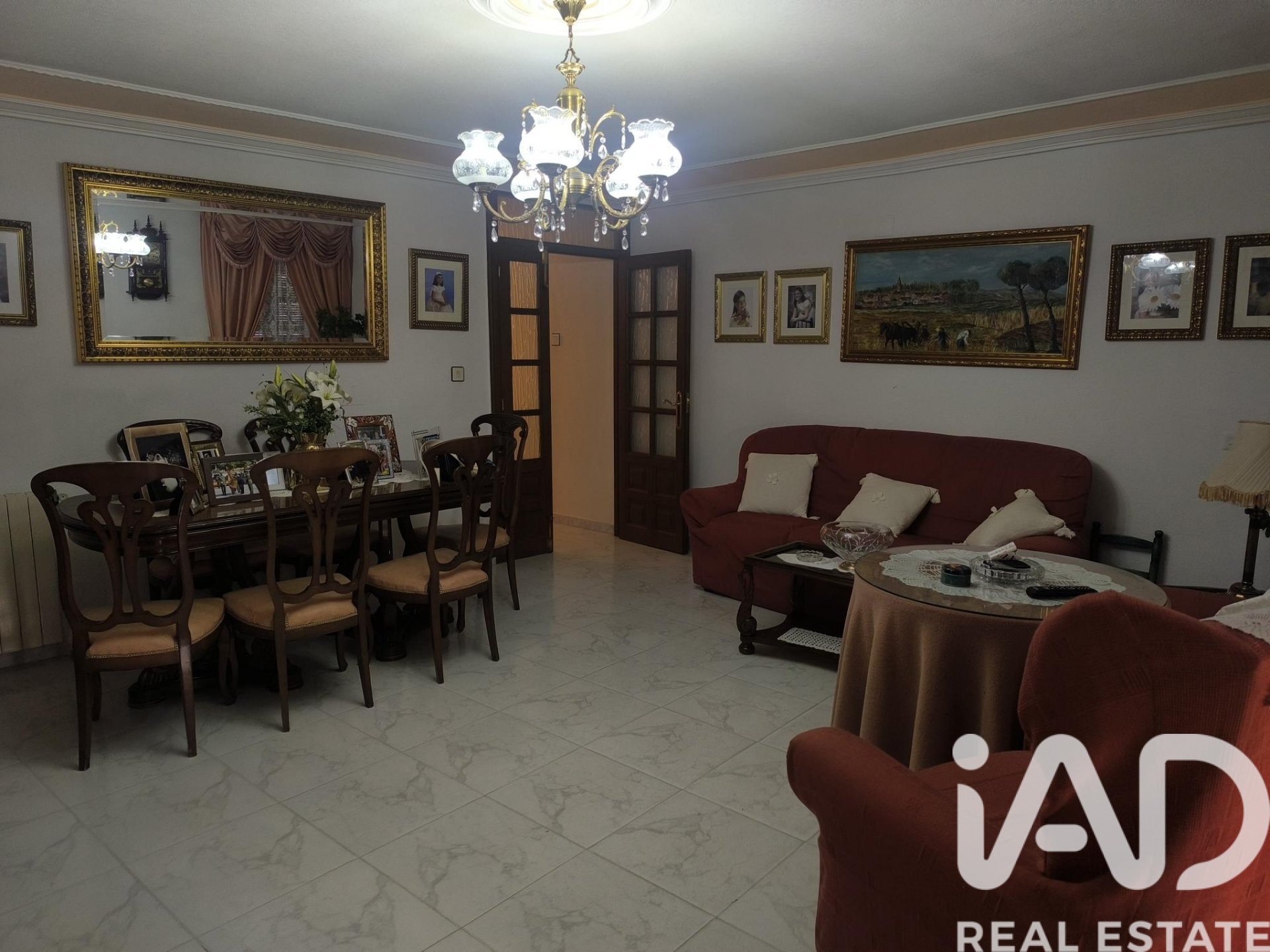 Villa i Nava del Rey, Valladolid, Spanien 6 sovrum, 354 kvm. Nr. 184846