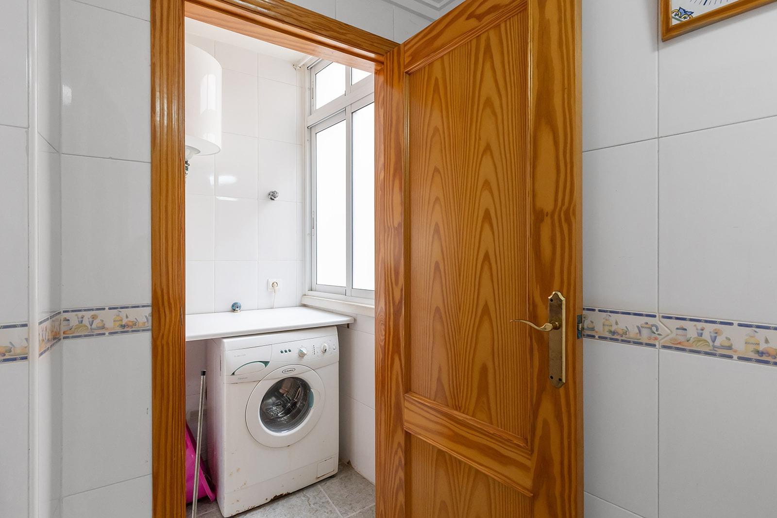 Apartment in Torrevieja, Alicante, Spain 2 bedrooms,  No. 184401