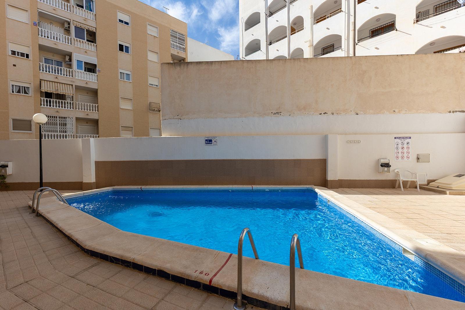 Apartment in Torrevieja, Alicante, Spain 2 bedrooms,  No. 184401