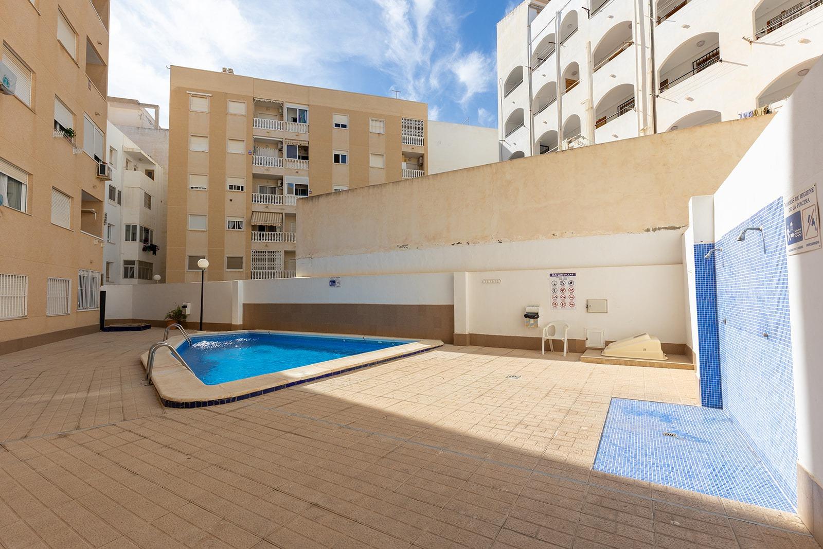 Apartment in Torrevieja, Alicante, Spain 2 bedrooms,  No. 184401