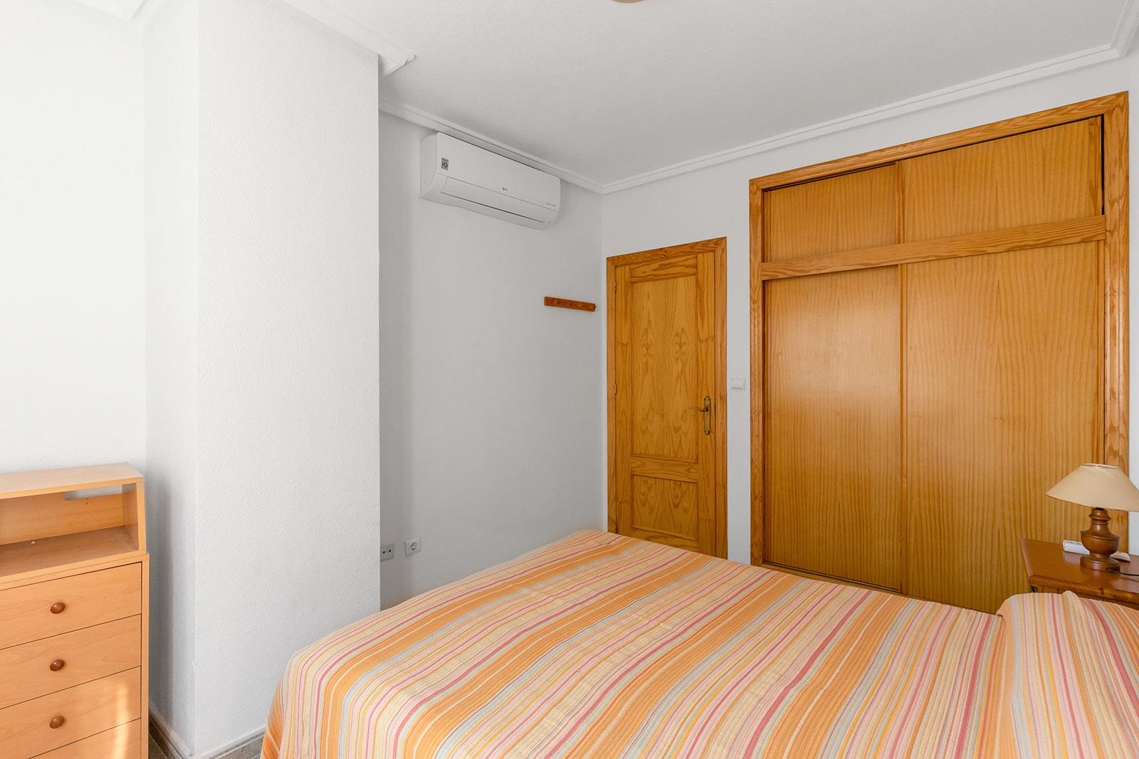 Apartment in Torrevieja, Alicante, Spain 2 bedrooms,  No. 184401