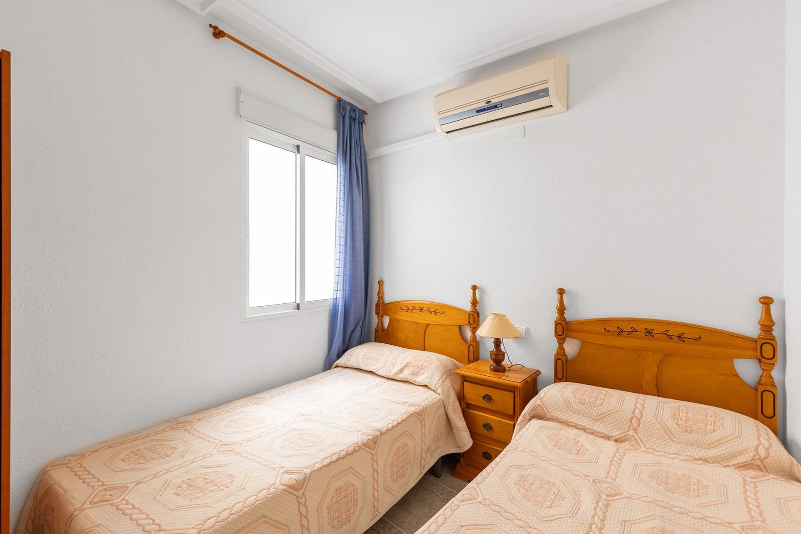 Apartment in Torrevieja, Alicante, Spain 2 bedrooms,  No. 184401