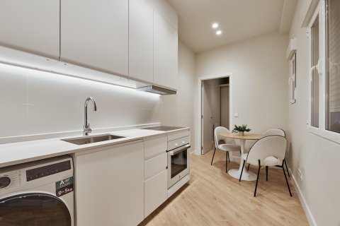 Apartment à Madrid, Espagne 2 chambres, 65 m2 No. 179749