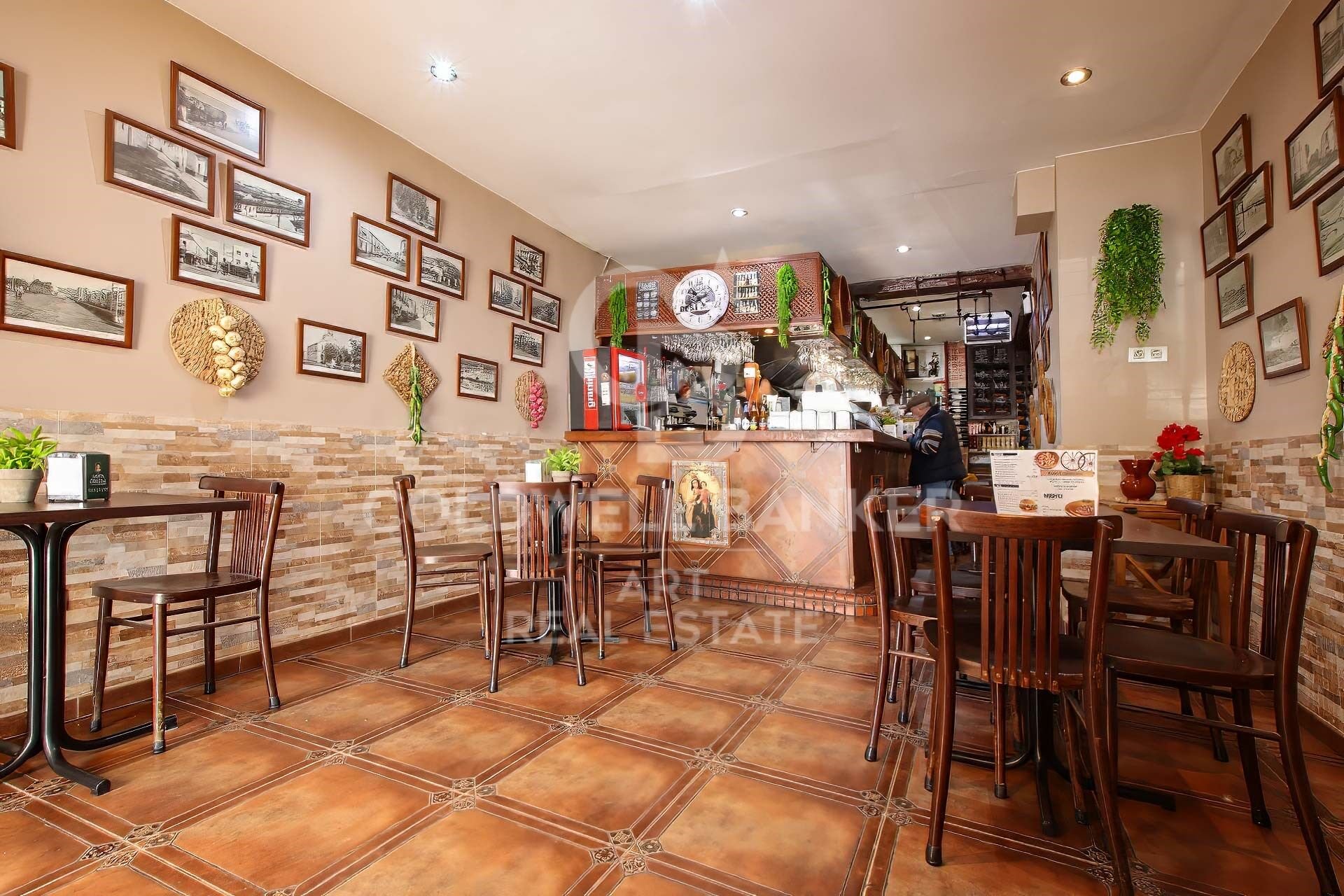 Kahvila / Ravintola Estepona, Malaga, Espanja 152 m2 No. 157886