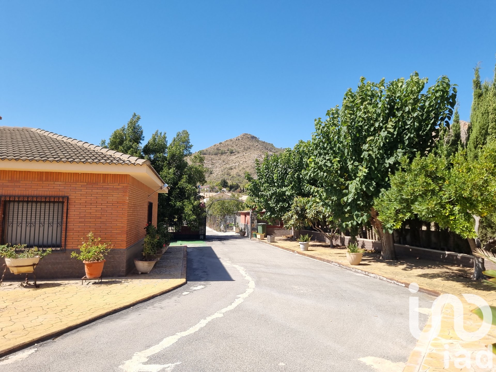 Hus i Sax, Alicante, Spanien 4 sovrum, 291 kvm. Nr. 153038