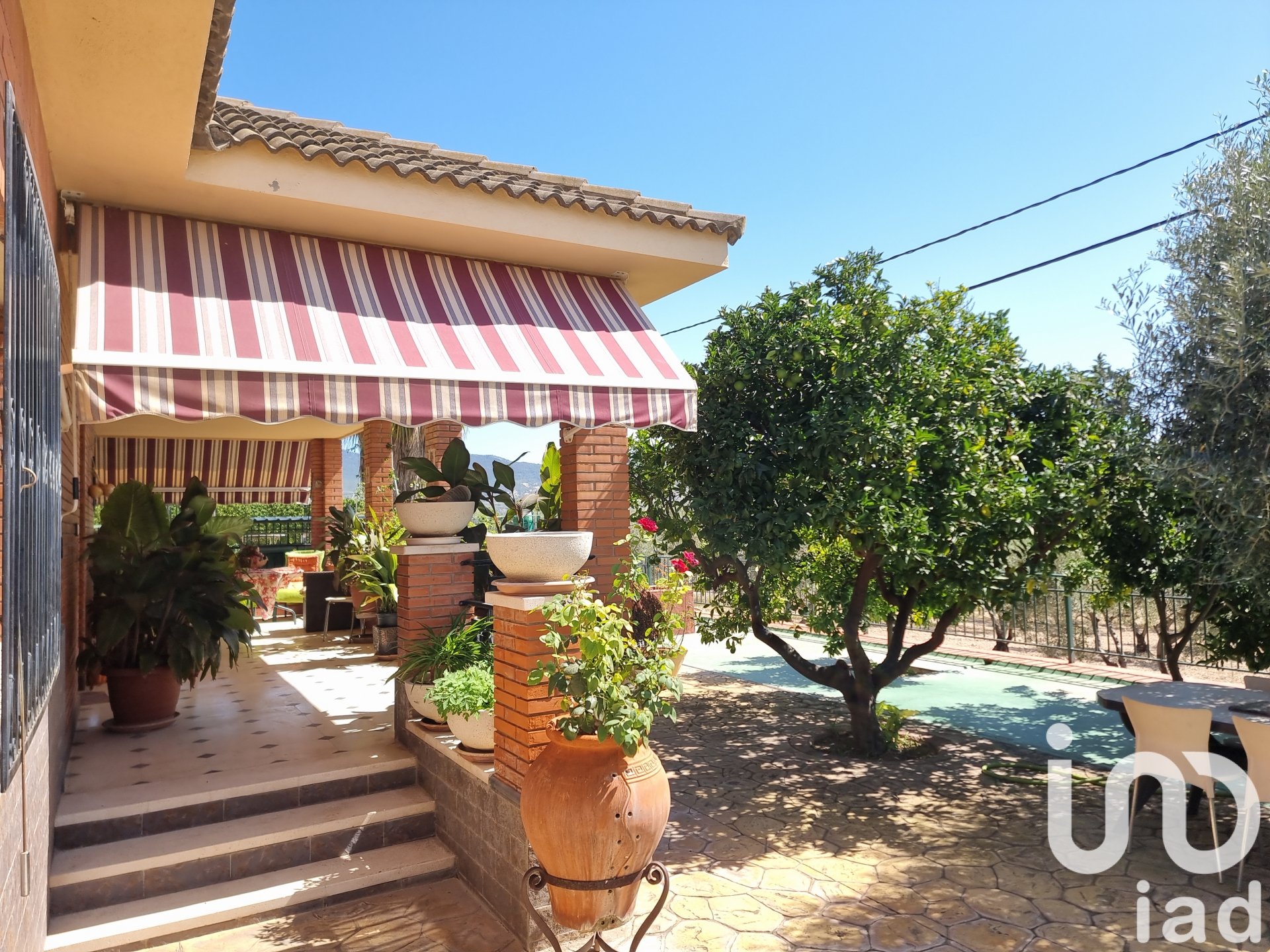 Hus i Sax, Alicante, Spanien 4 sovrum, 291 kvm. Nr. 153038