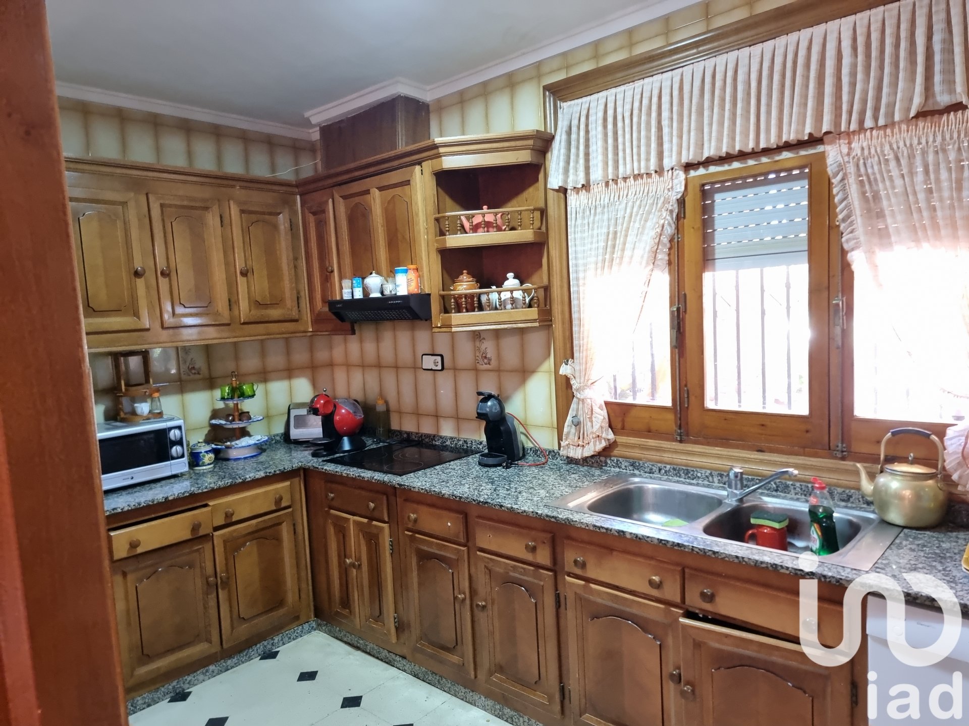 Hus i Sax, Alicante, Spanien 4 sovrum, 291 kvm. Nr. 153038