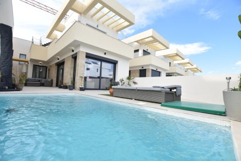 Villa a Los Montesinos, Alicante, Spagna 3 camere da letto, 108 mq. N° 149982