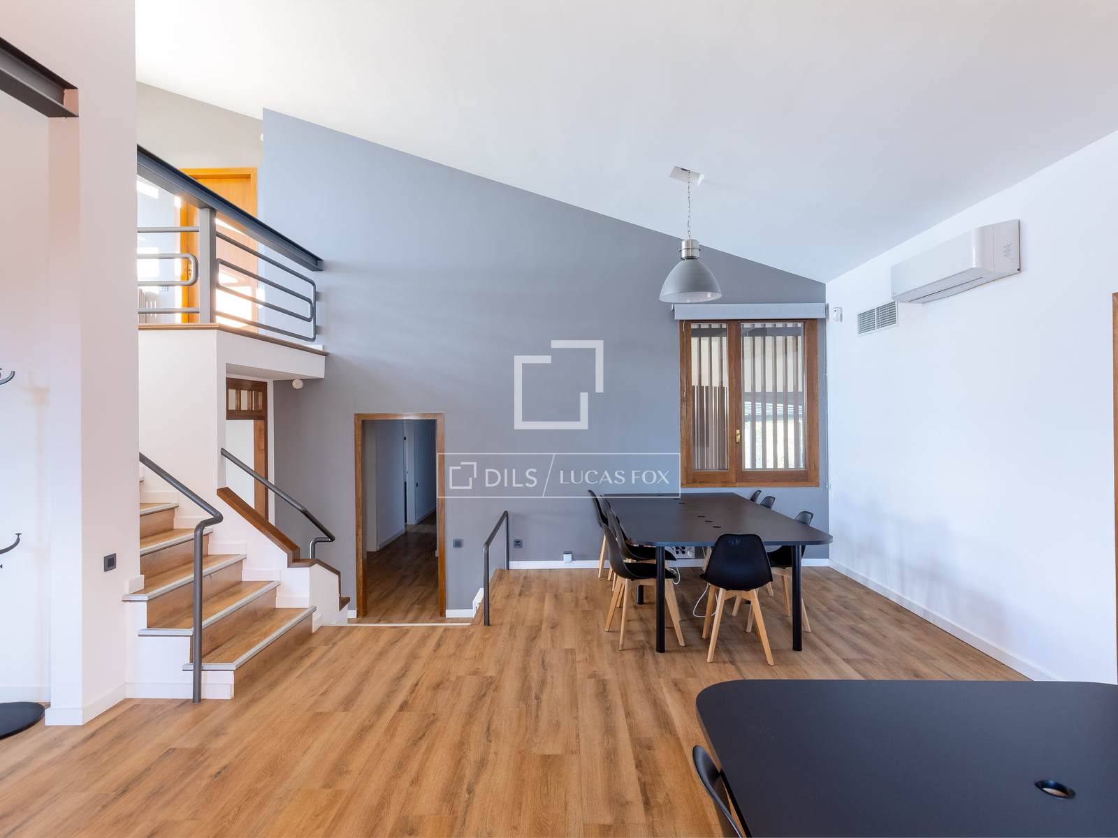 Willa w Tiana, Barcelona, Hiszpania 5 sypialni, 848 mkw. nr 150247