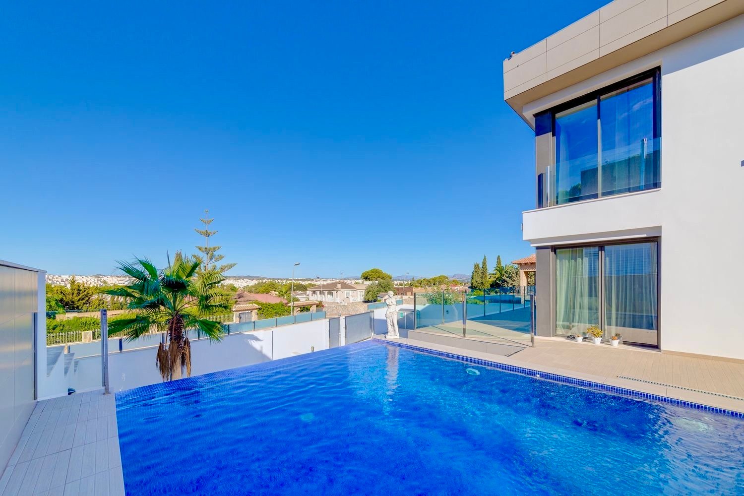 Villa à Torrevieja, Alicante, Espagne 3 chambres, 393 m2 No. 188921