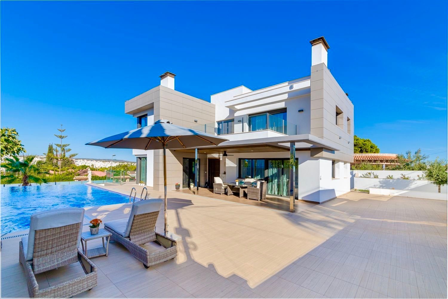 Villa à Torrevieja, Alicante, Espagne 3 chambres, 393 m2 No. 188921