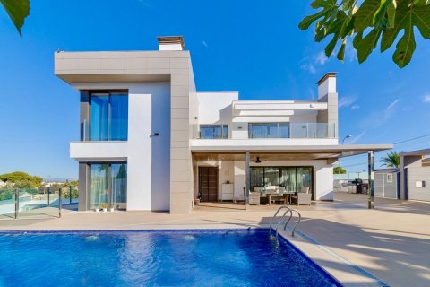 Villa in Torrevieja, Alicante, Spain 3 bedrooms, 393 sq.m. No. 188921