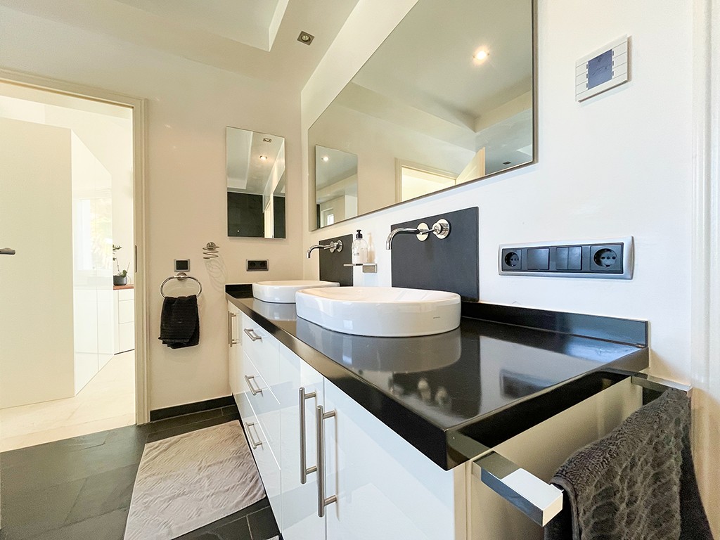 Villa in Santa Ponsa, Mallorca, Spain 5 bedrooms, 352 sq.m. No. 179671