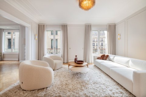 Apartment in Barcelona, Spain 3 bedrooms,  No. 140999
