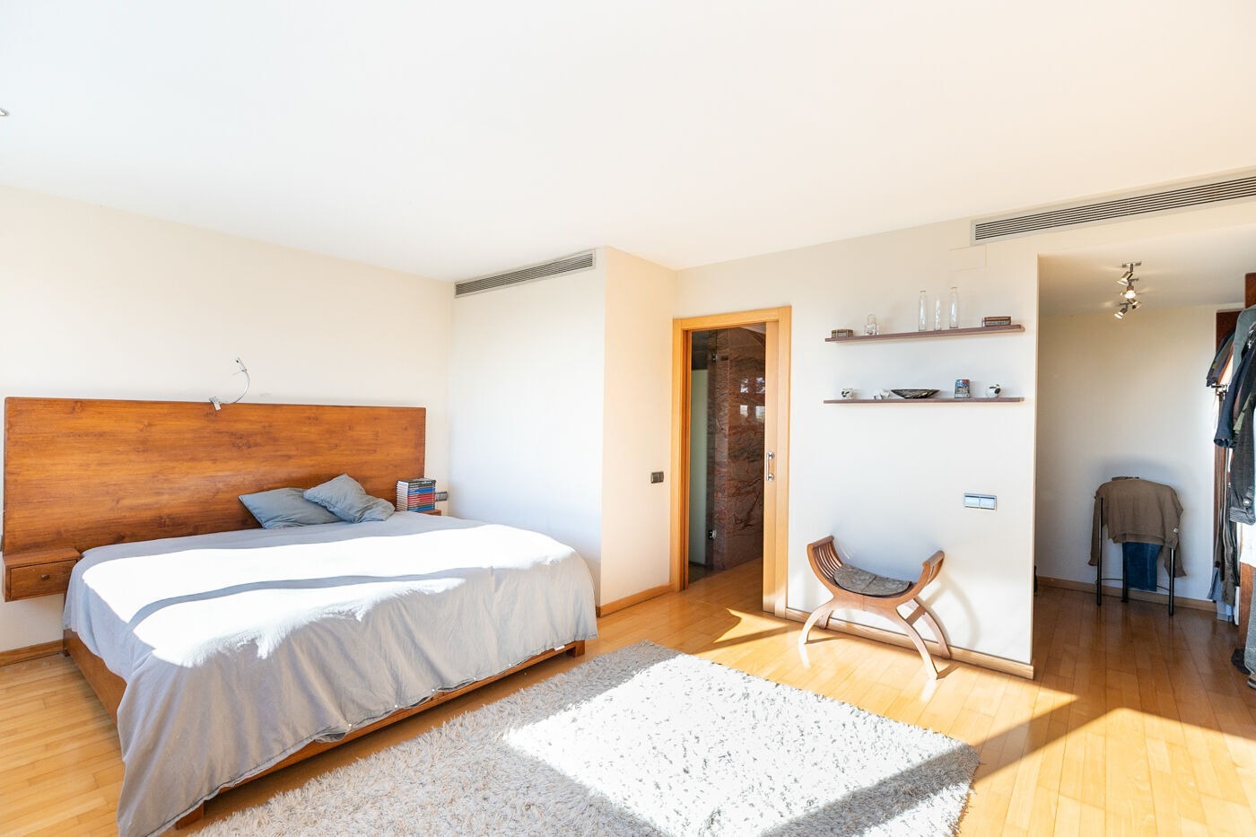 Apartamento en Barcelona, España 5 dormitorios,  No. 140996