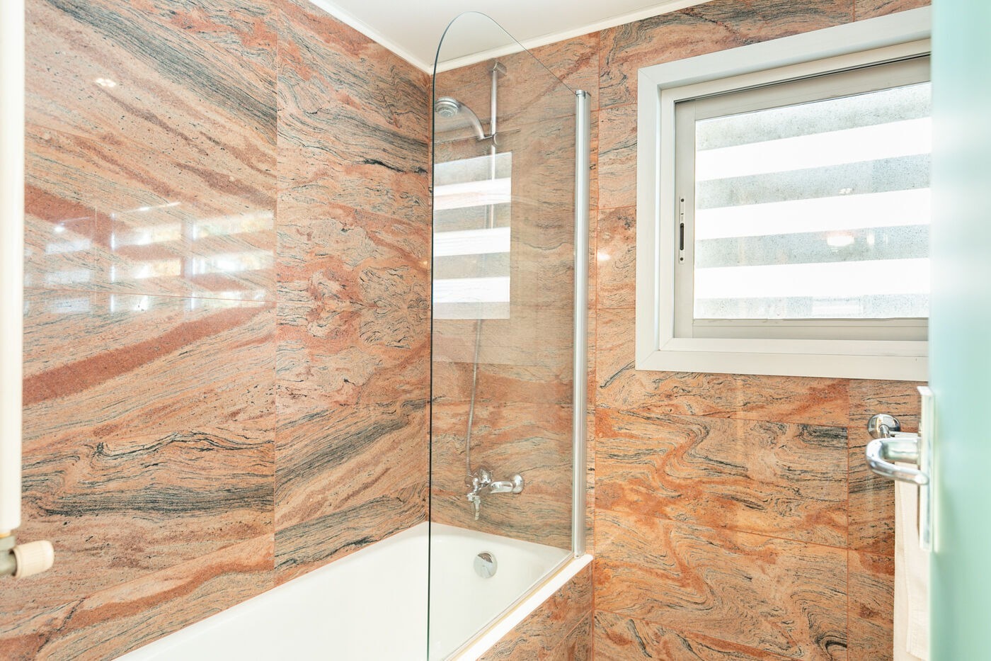 Apartamento en Barcelona, España 5 dormitorios,  No. 140996