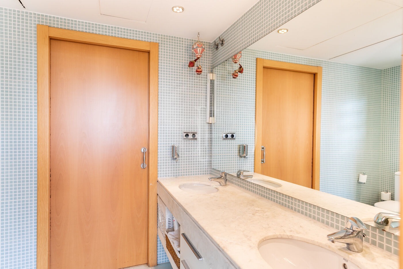 Apartamento en Barcelona, España 5 dormitorios,  No. 140996