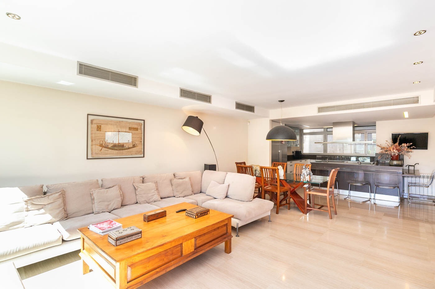 Apartamento en Barcelona, España 5 dormitorios,  No. 140996