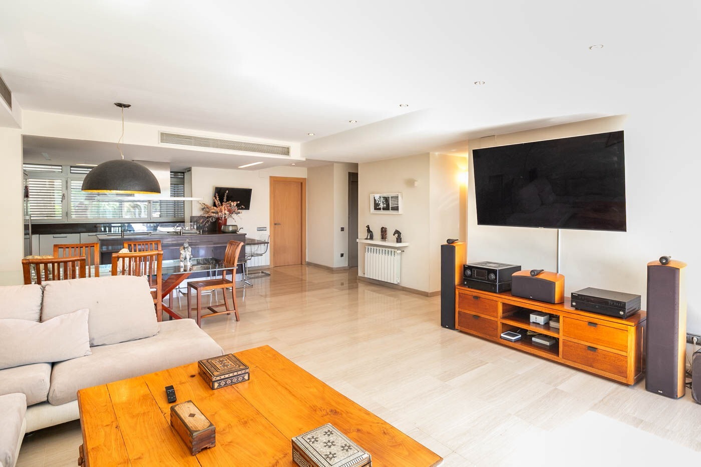 Apartamento en Barcelona, España 5 dormitorios,  No. 140996